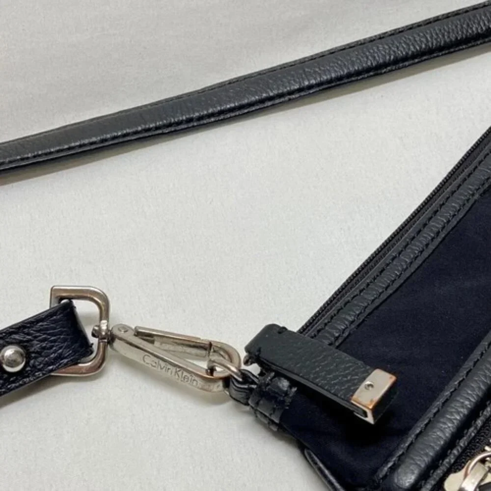 Calvin Klein Crossbody Bag‎ Black Lightweight Sporty CK Nylon Shoulderbag (Read)